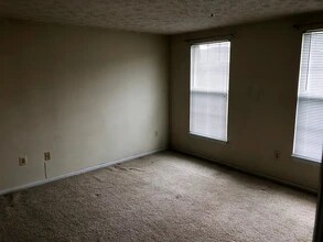 601 Himes Ave, Unit 102 in Frederick, MD - Foto de edificio - Building Photo