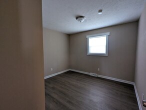 743 E Mcclernon St in Springfield, MO - Building Photo - Building Photo
