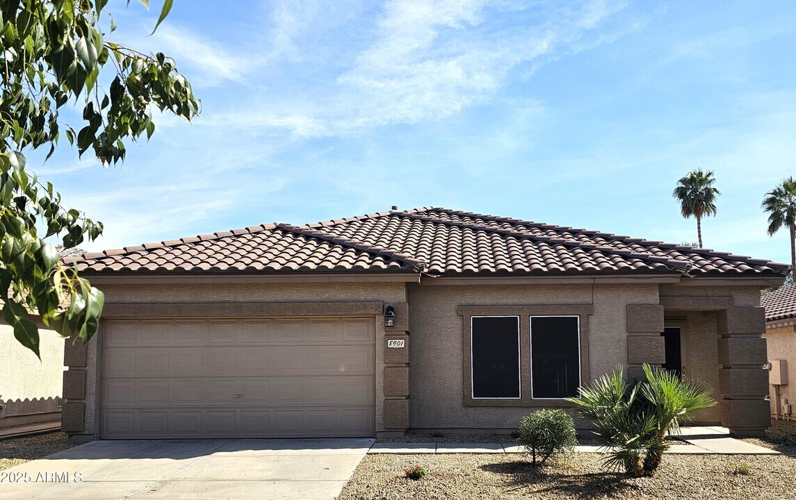 8901 E Garden Dr in Scottsdale, AZ - Foto de edificio