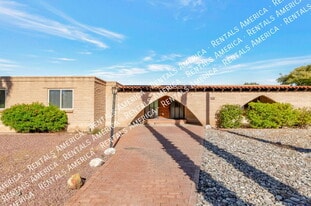 6861 E Hawthorne Cir in Tucson, AZ - Building Photo