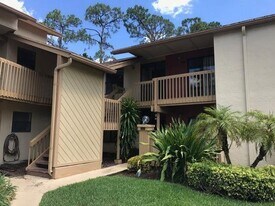 13025 Northshire Trail in Wellington, FL - Building Photo