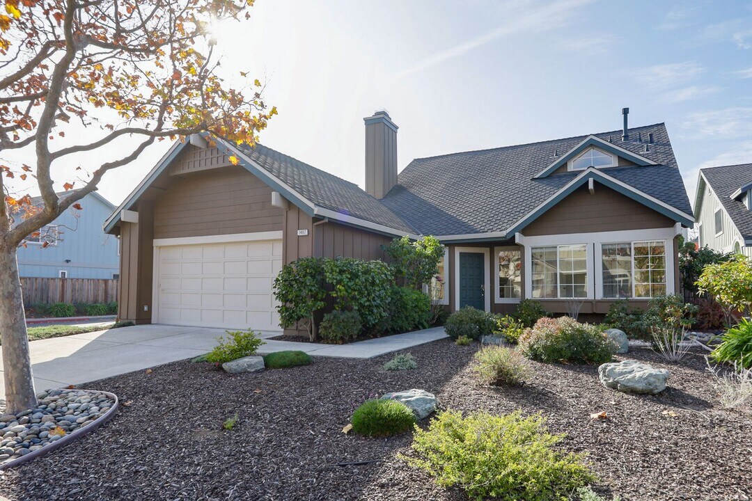 1407 Dominica Ln in Foster City, CA - Building Photo