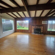 1924 Diamond Ct in Santa Rosa, CA - Building Photo - Building Photo