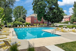 Wakonda Village and Manor Apartment Homes in Des Moines, IA - Building Photo