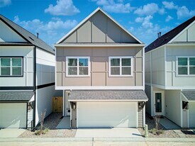 9914 Clark Cyn Ln in Houston, TX - Building Photo