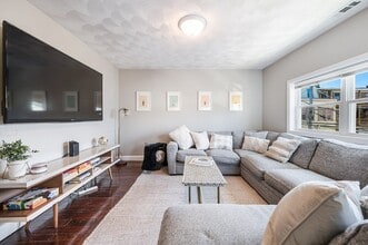 64 Parker St in Chelsea, MA - Foto de edificio - Building Photo