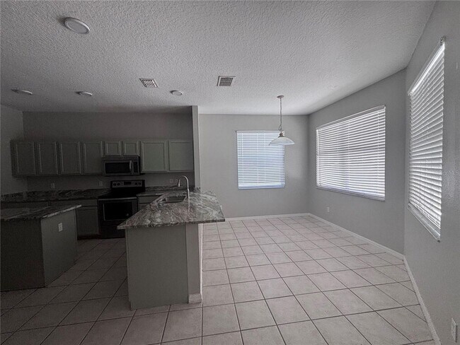 131 Bonville Dr in Davenport, FL - Foto de edificio - Building Photo