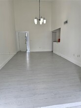 9427 Fontainebleau Blvd in Miami, FL - Building Photo - Building Photo