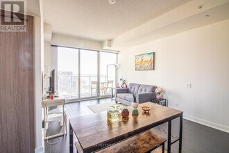 17 Bathurst St in Toronto, ON - Building Photo - Building Photo