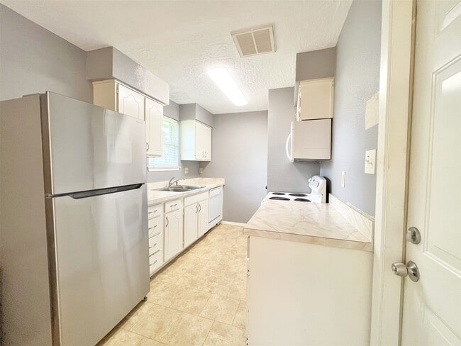 16914 David Glen Dr in Friendswood, TX - Building Photo - Building Photo