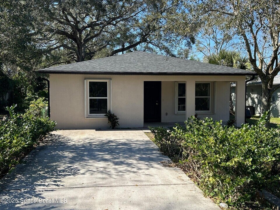 251 Lincoln Rd in Cocoa, FL - Building Photo