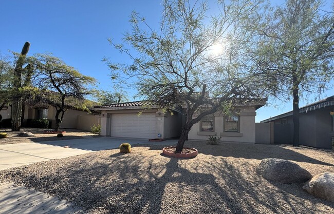 10151 E Tierra Buena Ln in Scottsdale, AZ - Foto de edificio - Building Photo