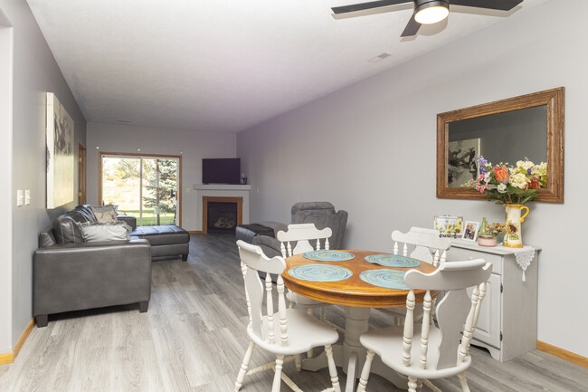 Dakota Prairie Apartments in Dakota Dunes, SD - Building Photo - Interior Photo