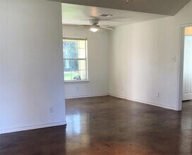 80 County Rd 2269 in Cleveland, TX - Building Photo - Building Photo