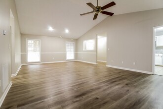 401 Latrobe Dr in Simpsonville, SC - Building Photo - Building Photo