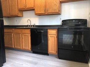 C 4 Nanni Dr in Winchester, CT - Building Photo - Building Photo