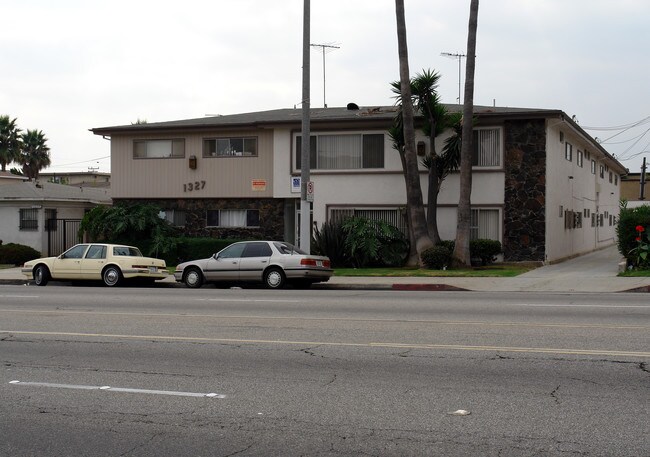 1327 Centinela Ave in Inglewood, CA - Building Photo - Building Photo