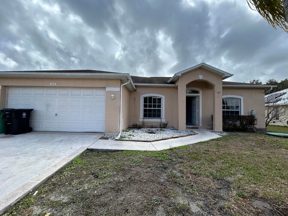 974 SE Albatross Ave in Port St. Lucie, FL - Building Photo