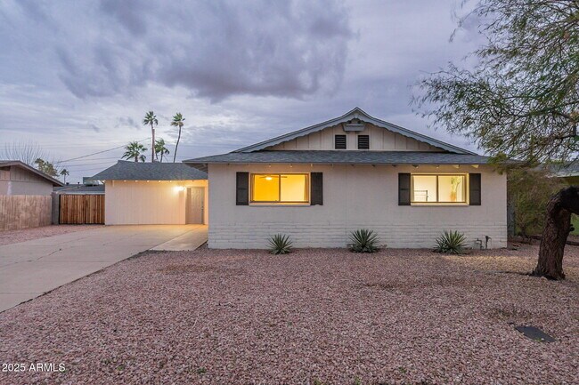 8725 E Palo Verde Dr in Scottsdale, AZ - Building Photo - Building Photo
