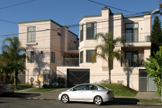 1121 Roswell Ave in Long Beach, CA - Foto de edificio - Building Photo