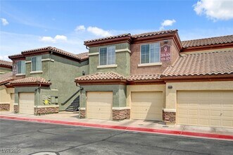 8324 W Charleston Blvd in Las Vegas, NV - Building Photo - Building Photo