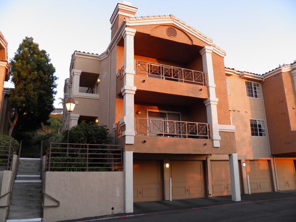 3101 Sirena Vista Way in Carlsbad, CA - Building Photo