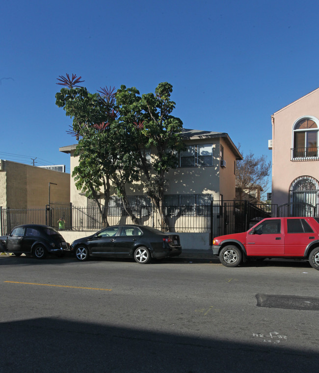 1111 N Edgemont St in Los Angeles, CA - Building Photo - Building Photo