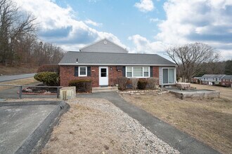 86 Old Farms Ln in New Milford, CT - Building Photo - Building Photo
