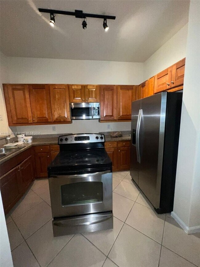 3500 Oaks Clubhouse Dr in Pompano Beach, FL - Building Photo - Building Photo