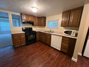 115 E Montrose St in Youngstown, OH - Building Photo - Building Photo