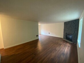 2923-2925-2925 SE Waverleigh Blvd in Portland, OR - Building Photo - Building Photo