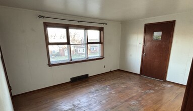 259 Mary Ellen Dr in North Versailles, PA - Building Photo - Building Photo