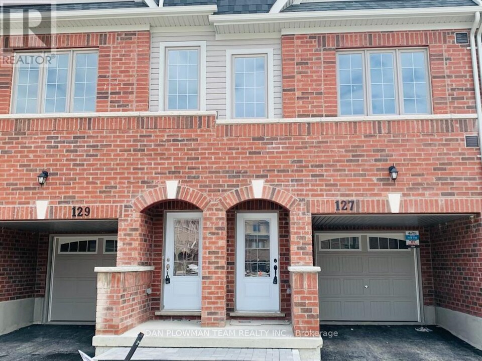 127 Danzatore Path in Oshawa, ON - Building Photo