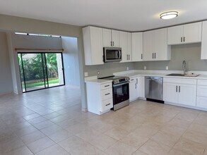 2715 Kauhale St in Kihei, HI - Building Photo - Building Photo