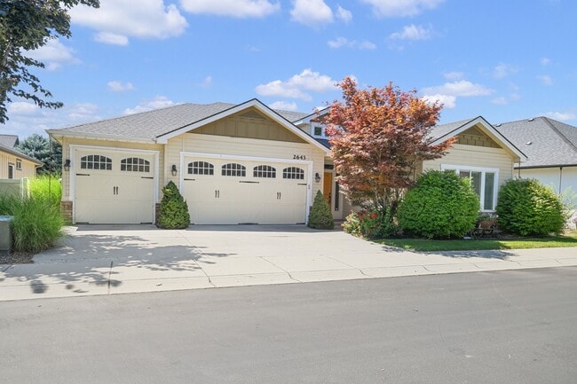 property at 2643 E Piccadilly Ln