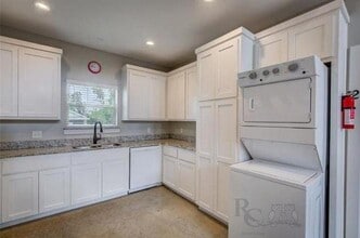 703 Maple St in Commerce, TX - Building Photo - Building Photo