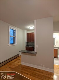 633 W Barry Ave, Unit 408 in Chicago, IL - Building Photo - Building Photo