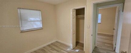 715 SW 10th St-Unit -4 in Dania Beach, FL - Building Photo - Building Photo
