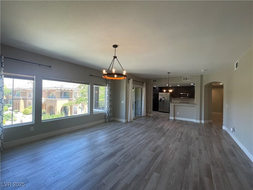 11830 Portina Dr in Las Vegas, NV - Building Photo