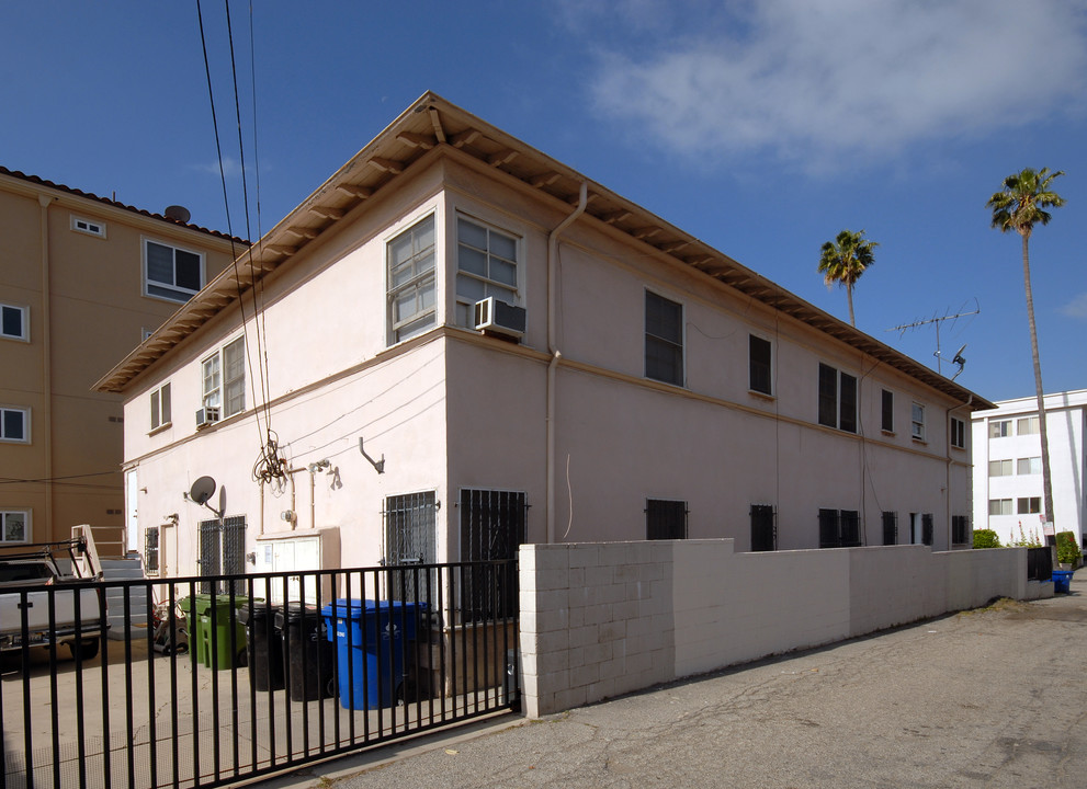 130-132 1/2 N. Orlando Av in Los Angeles, CA - Building Photo