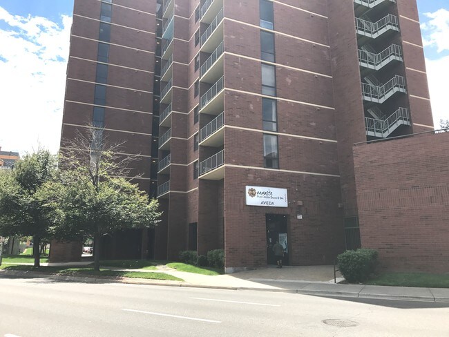 Denver Towers in Denver, CO - Building Photo - Building Photo