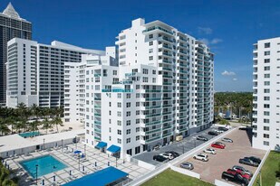 Carriage Club South in Miami Beach, FL - Building Photo