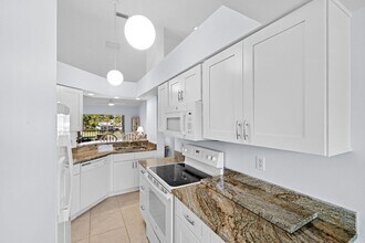 121 Wading Bird Cir in Naples, FL - Foto de edificio - Building Photo