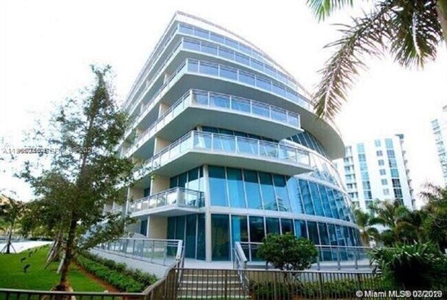 2950 NE 188th St in Aventura, FL - Foto de edificio - Building Photo