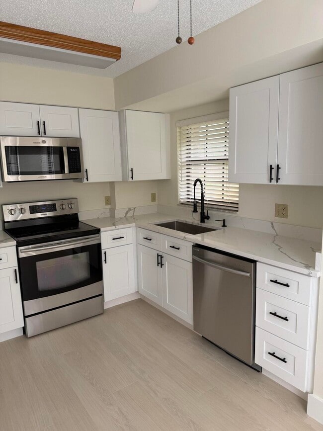 13505 Fountain View Blvd in Wellington, FL - Building Photo - Building Photo