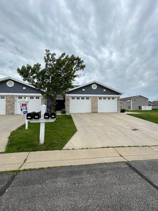 property at 506 Pointe Ct SW
