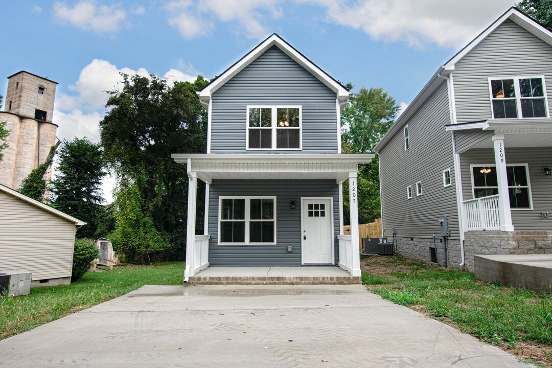 1207 Vine St in Clarksville, TN - Building Photo