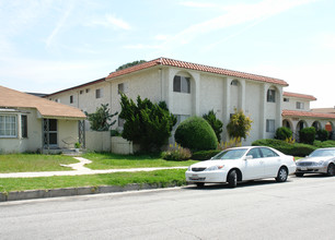 Elmwood Manor Apartments in Glendale, CA - Building Photo - Building Photo