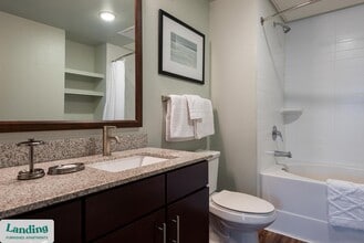 715 W Slaughter Ln, Unit 02-1235 in Austin, TX - Foto de edificio - Building Photo