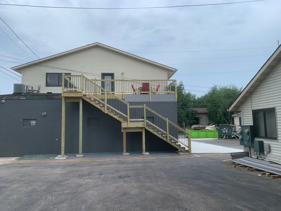 320 W Mark St, Unit 5 in Winona, MN - Building Photo